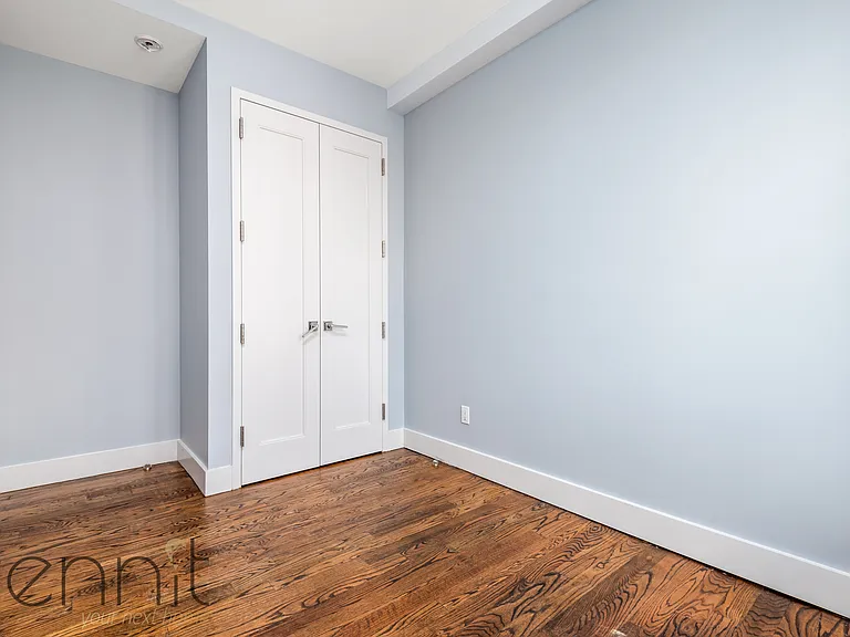 581 Van Buren St #1 — Photo 9