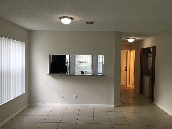 Breakfast Bar/Dinning area