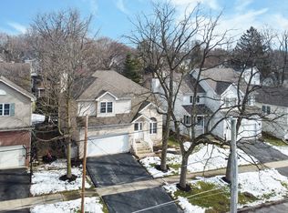608 S 4th Ave, St Charles, IL 60174