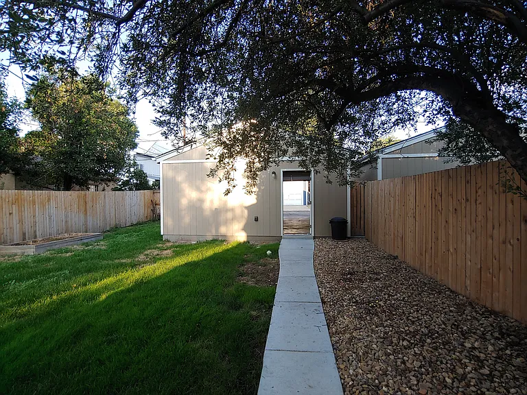 1850 S Logan St — Photo 22