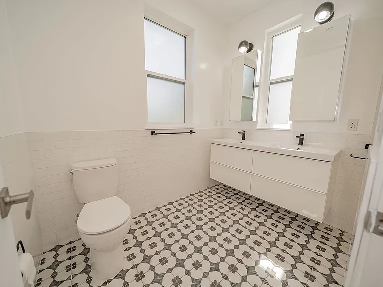 848 32nd Street — Photo 10