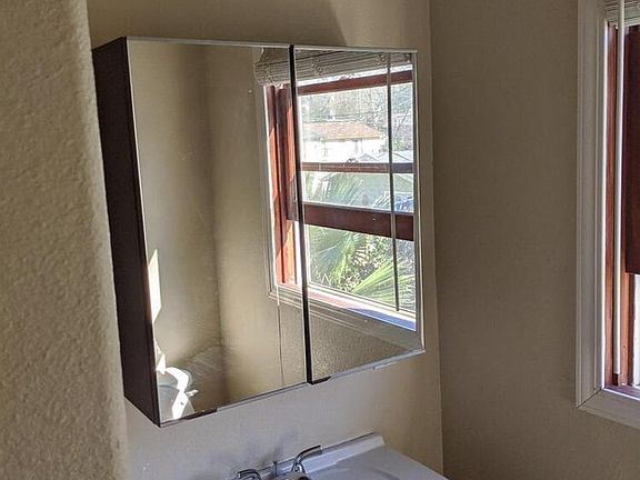 5th image of 1424-1426.5 D St #1424
