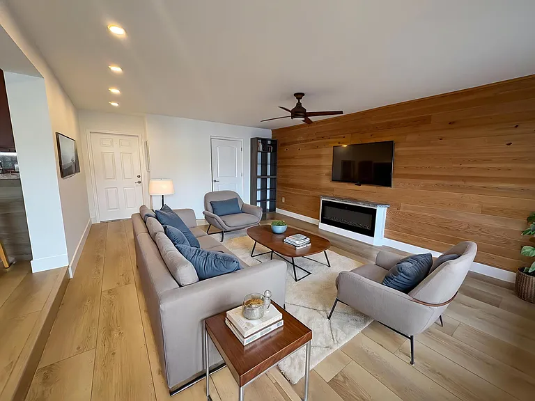1032 NE 16th Ter — Photo 1
