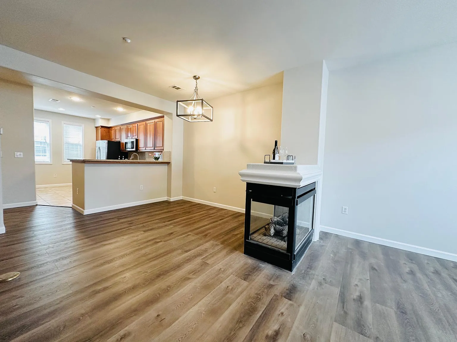 3 bed, 3.5 bath, 1634 sqft, $3,750 — Photo 4