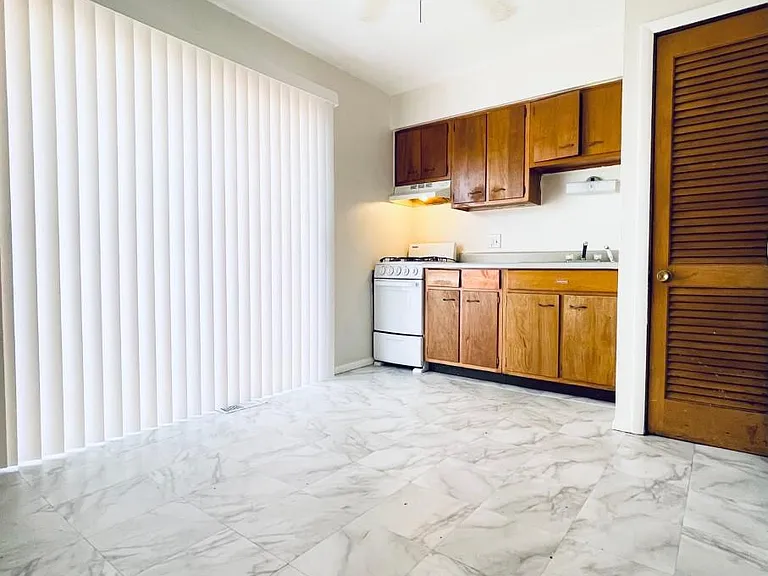 5517 Douglas Rd — Photo 5