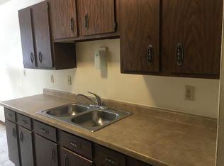 607 2nd St SW APT 102, Jamestown, ND 58401