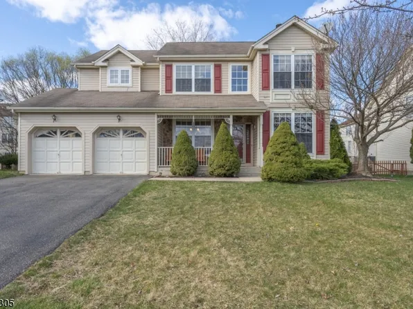 306 Stonehenge Dr, Lopatcong Twp., NJ 08865