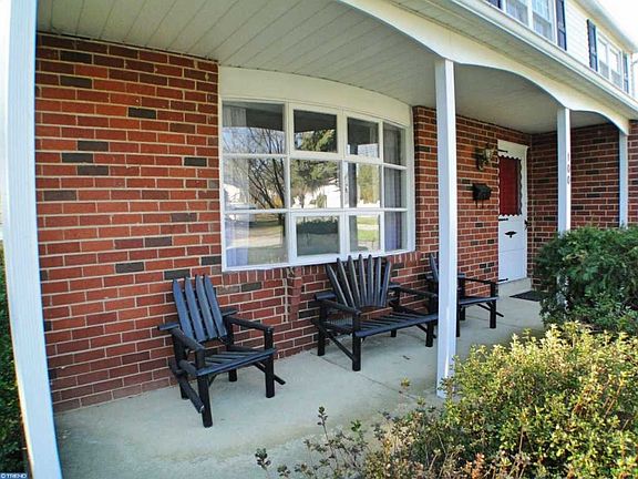 2nd image of 100 Blackthorne Ln