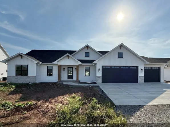 N8864 Galway Ln, Menasha, WI 54952