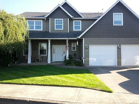 1048 Juniper St N photo 1