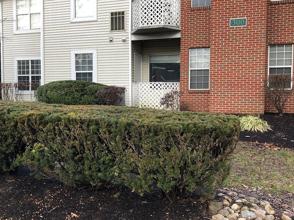 1st image of 301 Diamond Dr #301