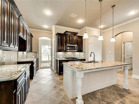 4th image of 584 Mountcastle Dr