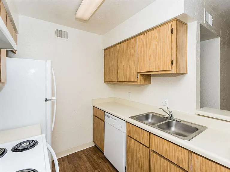 University Square Apartments — Photo 13
