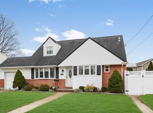 456 Von Elm Ave, East Meadow, NY 11554