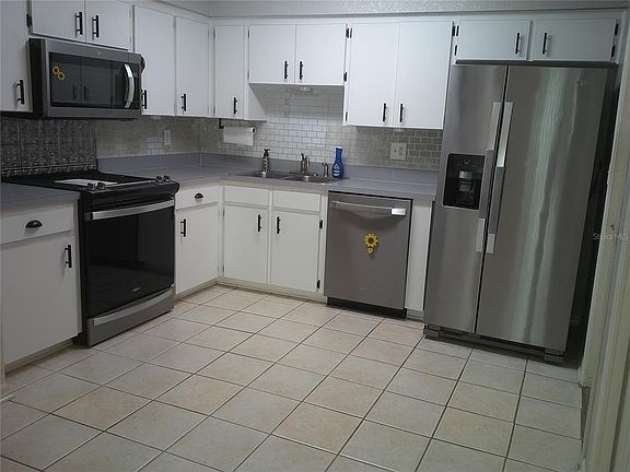 4th image of 1084 Meadowood Pointe Rd