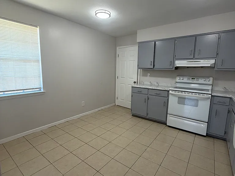 1114 Polk Ave #A — Photo 6