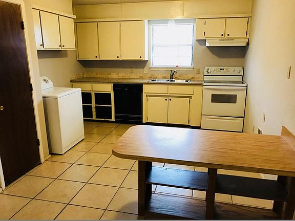 3rd image of 415B Eureka St