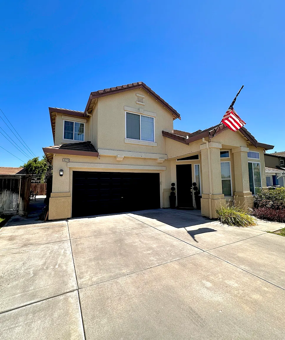 5 bed, 3.5 bath, 2303 sqft, $3,800 — Photo 1