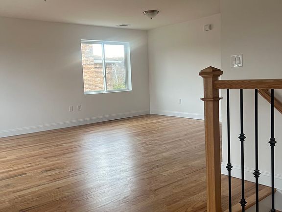 4th image of 22 Seidman Ave #2