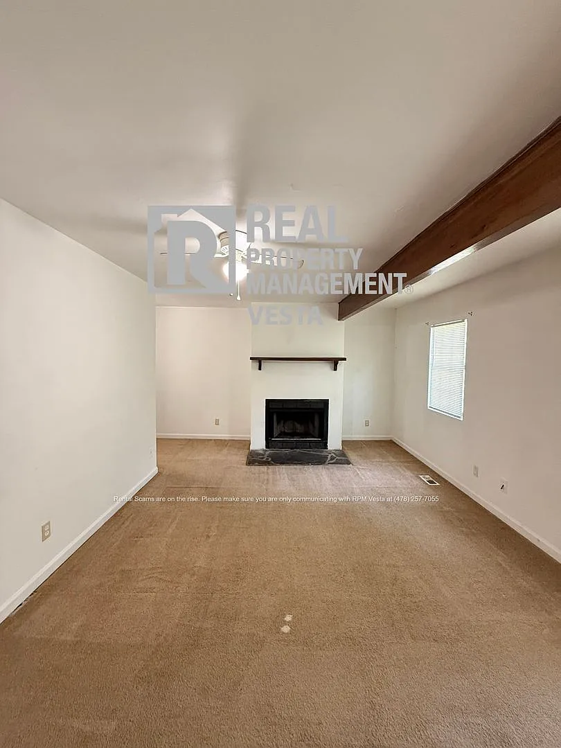 3 bed, 2.0 bath, 1080 sqft, $975 — Photo 2