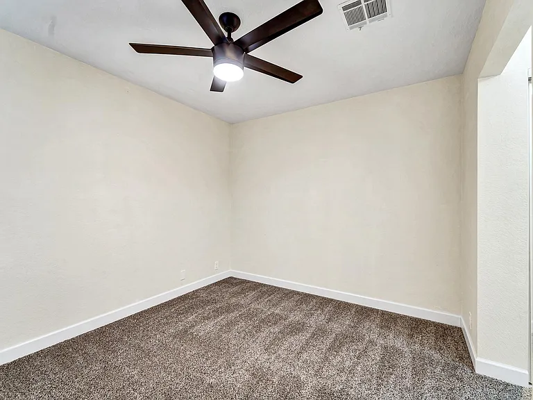 317 W Hononegh Dr #7 — Photo 21