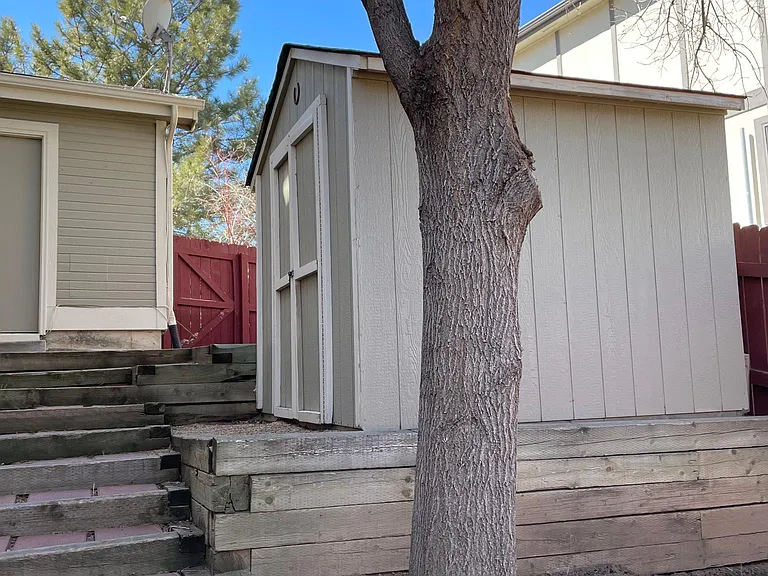 E 16th Ave — Photo 22