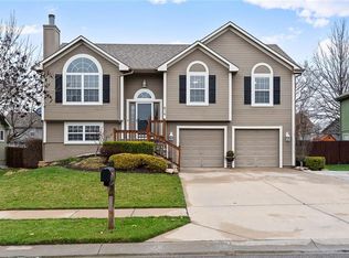 614 Parma Way Dr, Gardner, KS 66030