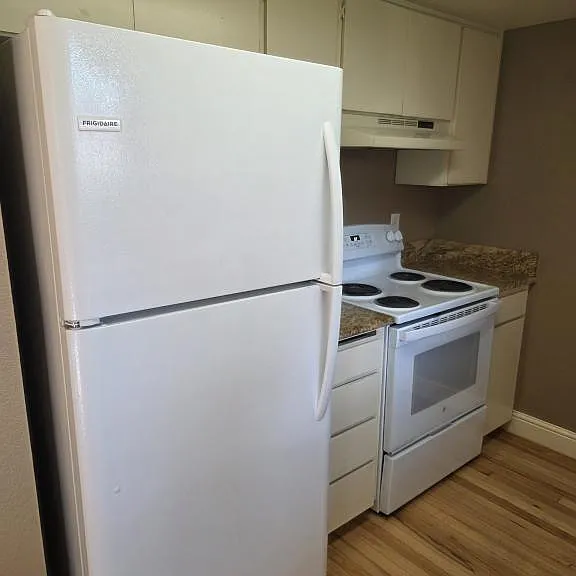 300 Shafer Ln #I3 — Photo 5
