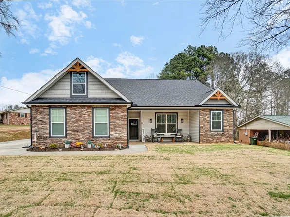 110 Baker Ct, Easley, SC 29640