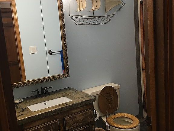 5th image of 1155 Park View St