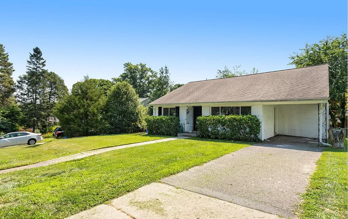 4 bed, 2400 sqft, $4,195 — Photo 1