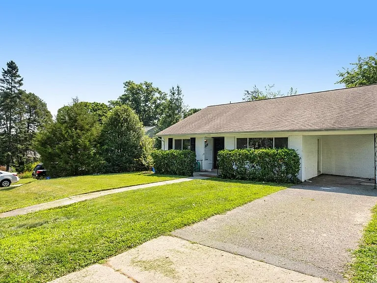 4516 Gretna St — Photo 2