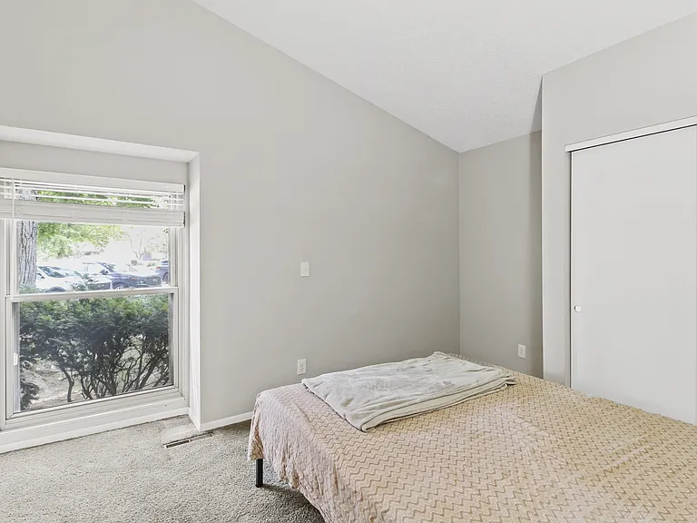 2304 Melrose Dr — Photo 11