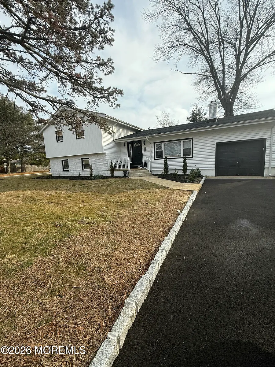 Photo 1 of 10 - 608 Carol Ave - Oakhurst, NJ Primary Photo - 608 Carol Ave