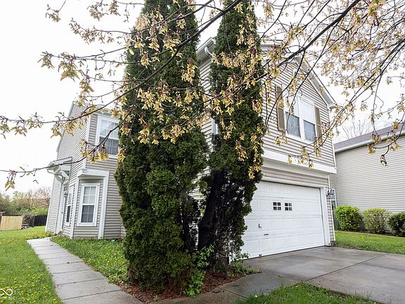 3rd image of 4545 Connaught East Dr
