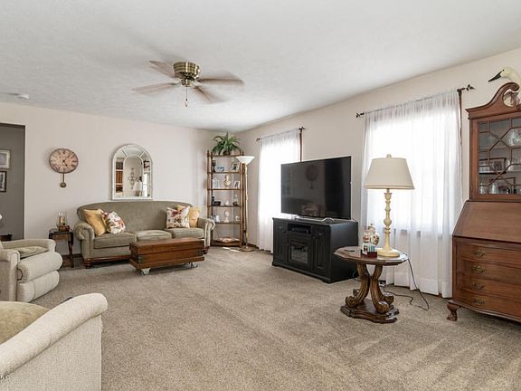 2nd image of 35555 Riverview Dr