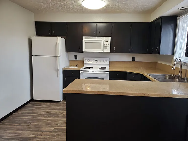 1004 E Joseph Ave — Photo 11