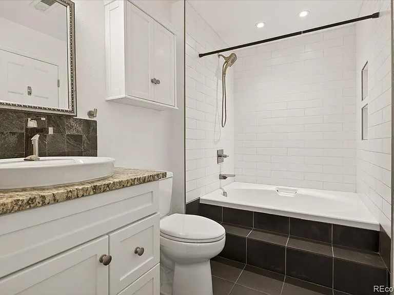 826 S Vance St #C — Photo 14