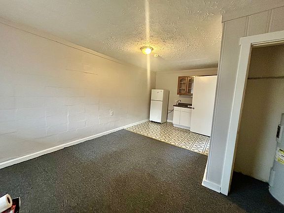 3rd image of 1018 W Lexington Ave Unit 19