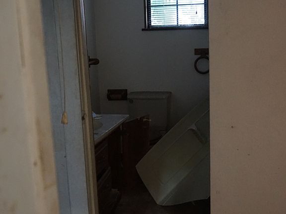 2nd image of 260 E Alma St