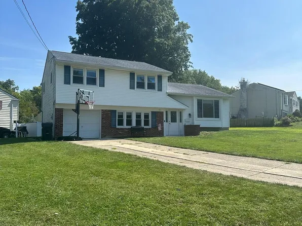 101 Saddle Ridge Rd, Voorhees, NJ 08043
