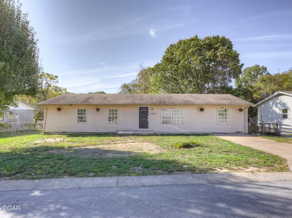 1500 S Garland Douglas Dr, Neosho, MO 64850