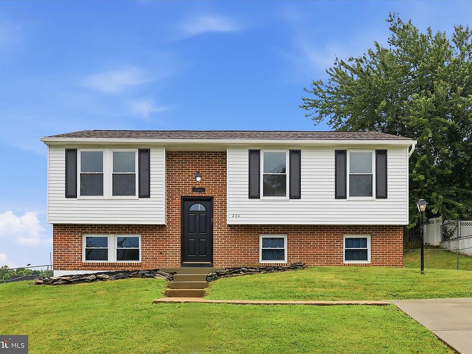 1st image of 224 Tamarack Way