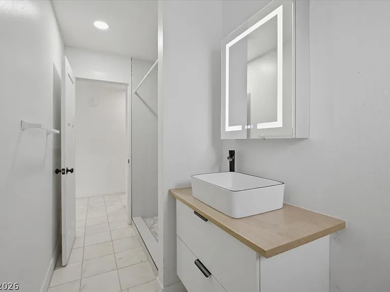4013 Esmeralda Ave — Photo 10