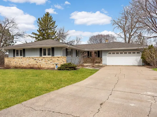 1914 Sioux Ct, Burnsville, MN 55337
