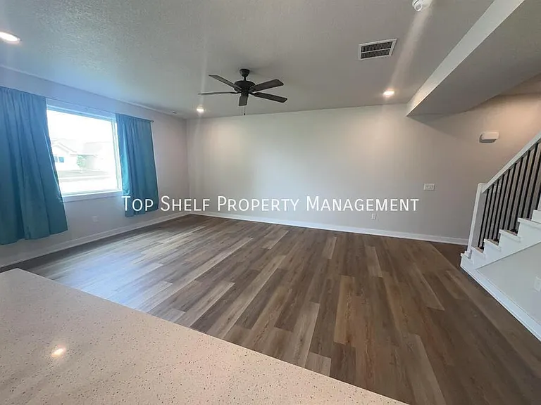 232 Bristlecone Dr — Photo 2