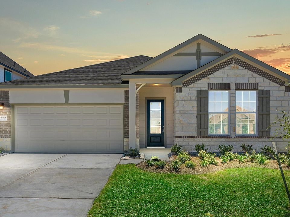 Welcome home to 17210 Coppice Oak Drive located in the community of Dellrose and zoned to Waller ISD