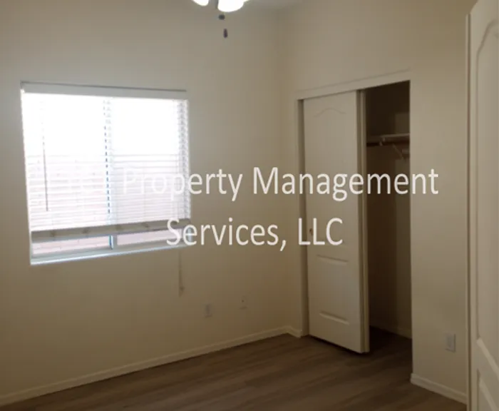 11622 W Washington St — Photo 5