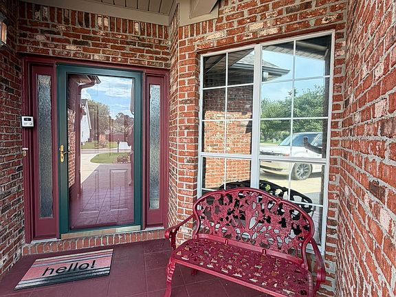 2nd image of 1741 Carlisle Cir