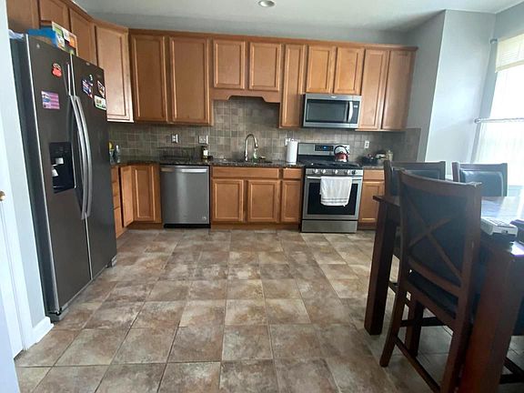 3rd image of 212 Kintyre Ln